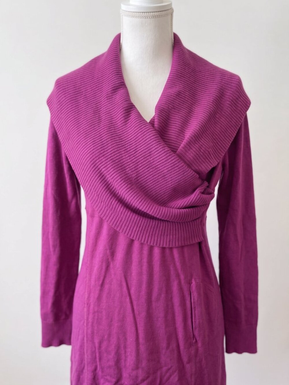 Athleta Magenta Cowl Neck Sweater Dress Size M Long Sleeve Ribbed Collar